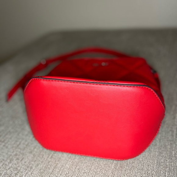 Red NineWest double-handled wallet to wear it two ways plus it's also adjustable - Picture 3 of 13